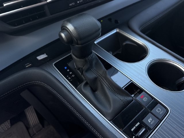 Used 2025 Toyota Sienna LE FWD image 20