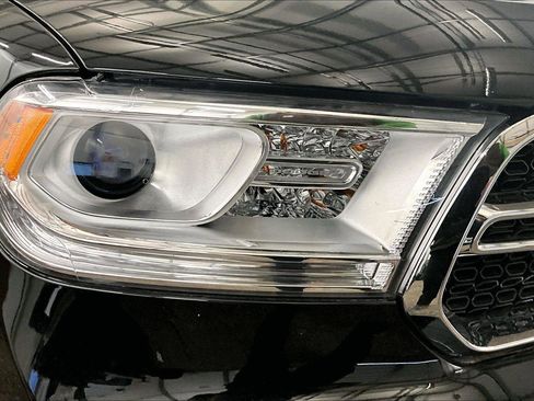 Used 2019 Dodge Durango SXT w/ 3rd Row Seating Group image 29