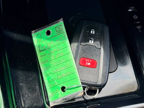 Used 2021 Toyota Prius XLE FWD image 47