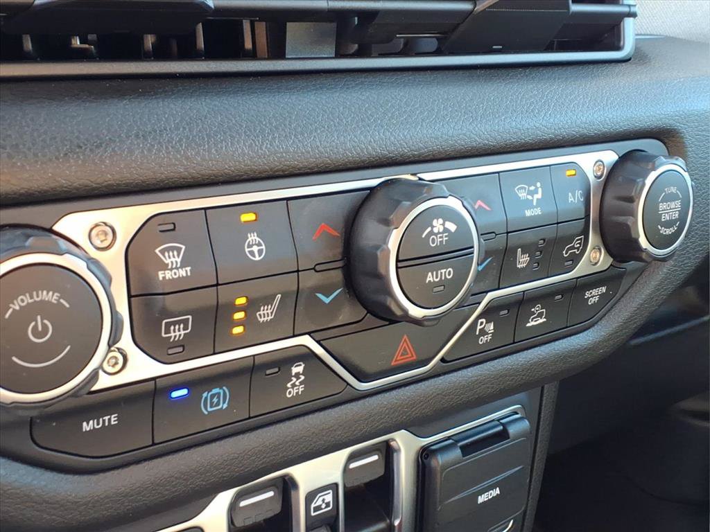 Used 2024 Jeep Wrangler Unlimited AWD/4WD image 7