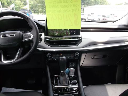 Used 2022 Jeep Compass Limited image 12