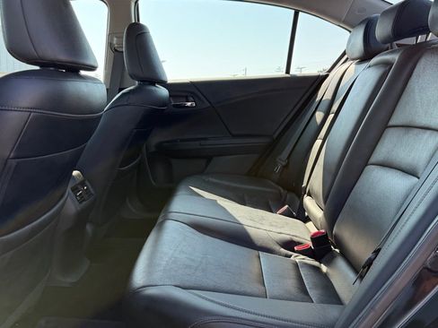 Used 2017 Honda Accord Touring image 15