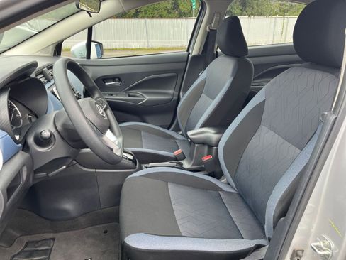 Used 2025 Nissan Versa SV image 34