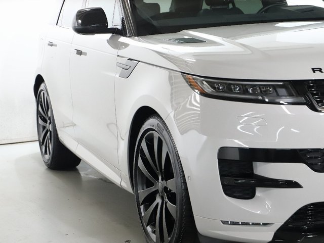 Certified 2026 Land Rover Range Rover Sport Dynamic SE AWD/4WD image 12