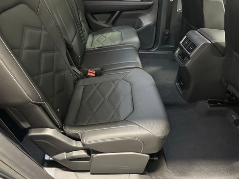 Used 2025 Volkswagen Atlas SE image 57