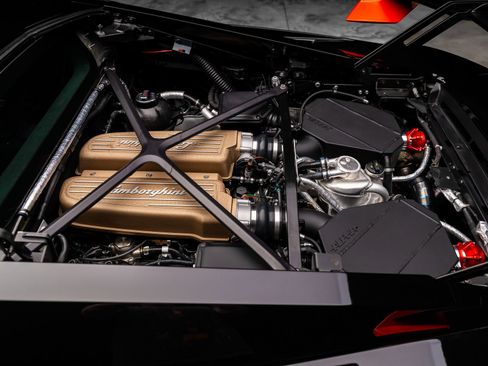 Used 2021 Lamborghini Huracan STO RWD image 77