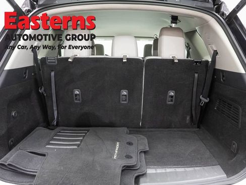 Used 2023 Nissan Pathfinder SL AWD/4WD image 9