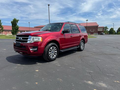 Used 2017 Ford Expedition XLT w/ Equipment Group 202A AWD/4WD image 2