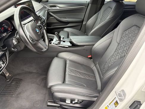 Used 2023 BMW 540i w/ M Sport Package image 21