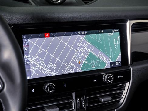 Certified 2024 Porsche Macan image 21