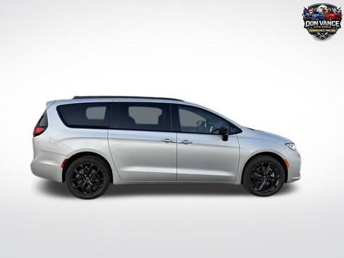 New 2026 Chrysler Pacifica Select w/ S Appearance Package AWD/4WD image 6