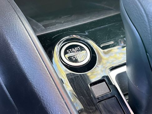 Used 2025 Nissan Versa SV image 20