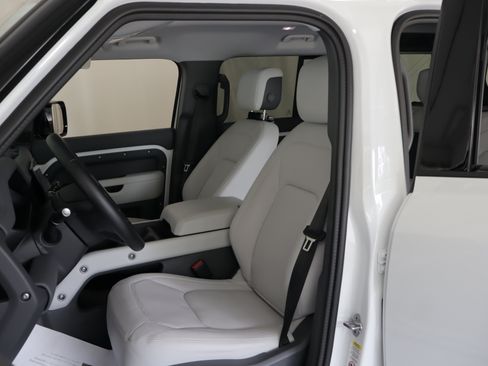 Used 2025 Land Rover Defender 110 X-Dynamic SE AWD/4WD image 9
