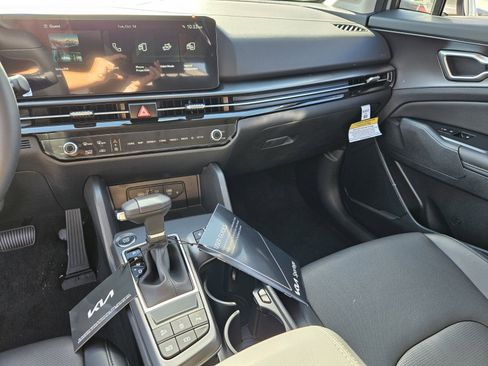 New 2025 Mitsubishi Outlander SE image 13