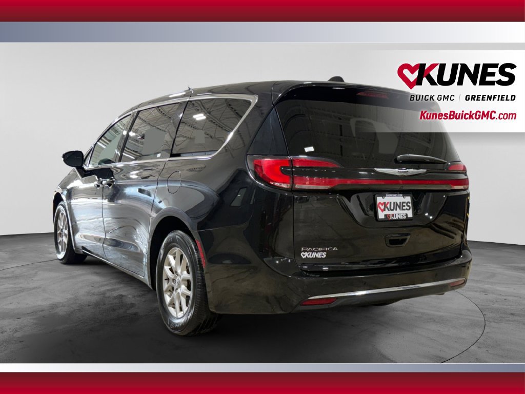 Used 2025 Chrysler Pacifica Select FWD image 8
