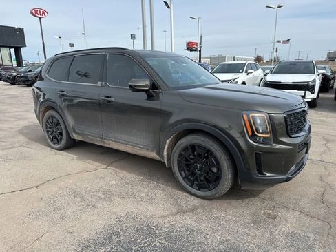 Used 2022 Kia Telluride SX w/ SX Prestige Package image 19