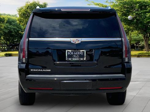 Used 2018 Cadillac Escalade Platinum AWD/4WD image 5