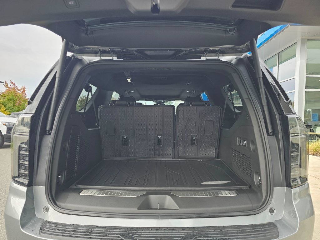 New 2026 Chevrolet Suburban RST w/ RST Capability Package AWD/4WD image 18