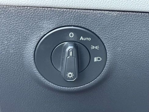 Used 2022 Volkswagen Taos SE image 19