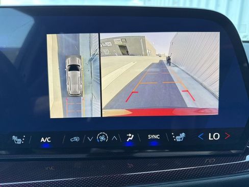 New 2026 Chevrolet Traverse Z71 w/ Enhanced Driving Package AWD/4WD image 28