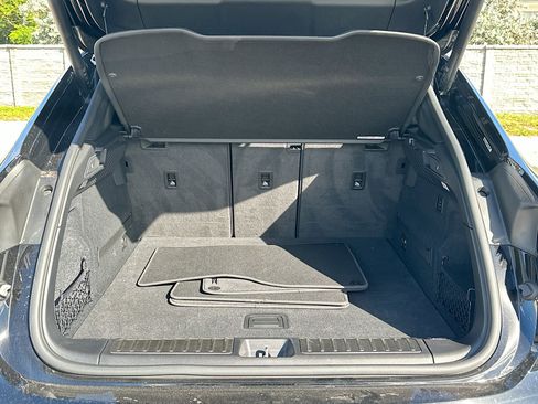 Used 2025 Porsche Macan 4S Electric image 28