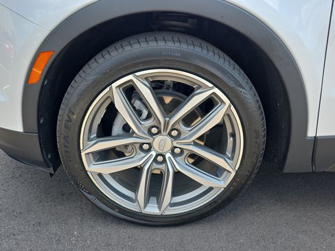 Used 2023 Cadillac XT4 Sport w/ Cold Weather Package FWD image 9