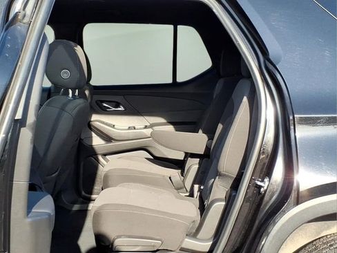 Used 2023 Chevrolet Traverse LT FWD image 12