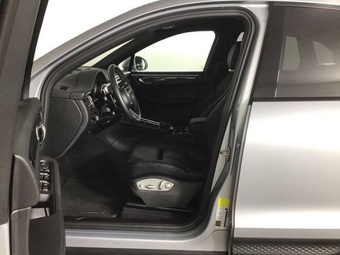 Certified 2026 Porsche Macan AWD/4WD image 7