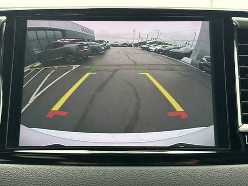 Used 2025 Chrysler Pacifica Select FWD image 9