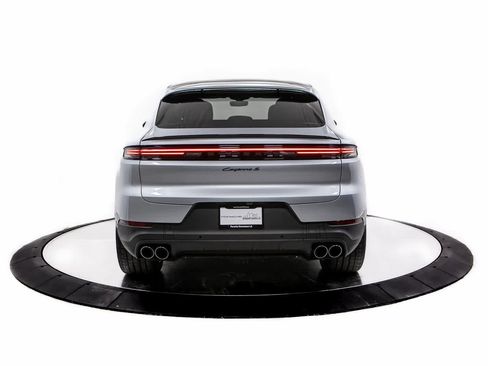 Used 2025 Porsche Cayenne S AWD/4WD image 6