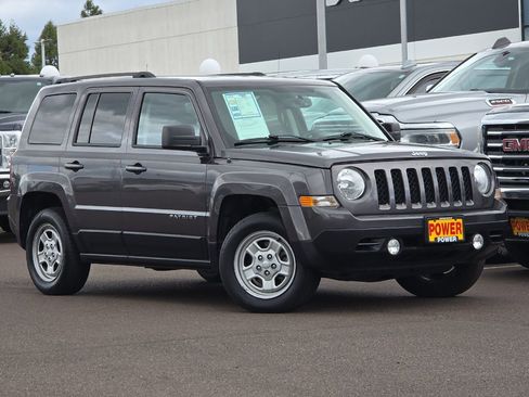 Used 2016 Jeep Patriot Sport w/ Power Value Group FWD image 2