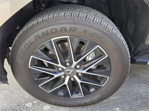 Used 2024 Lexus GX 550 image 11