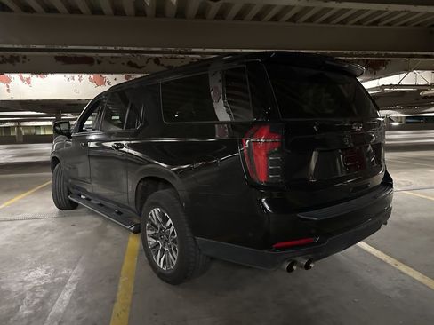 Used 2025 Chevrolet Suburban Z71 image 4