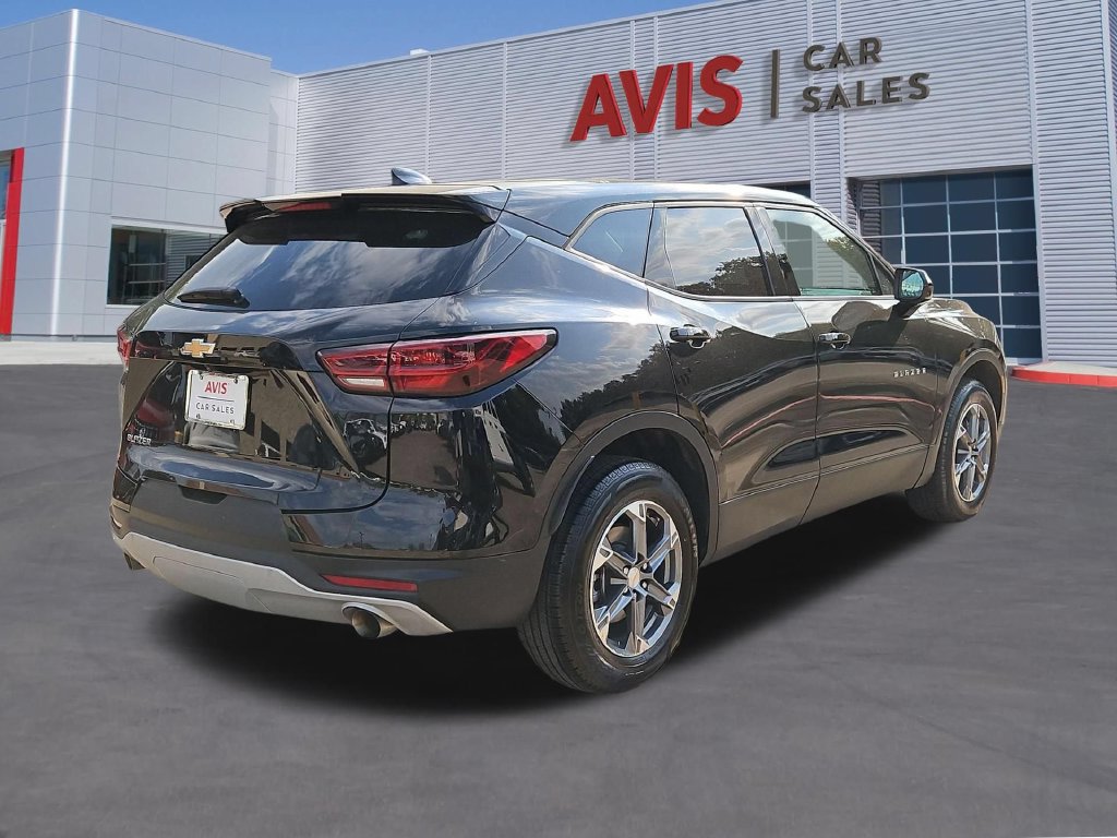 Used 2025 Chevrolet Blazer LT FWD image 6
