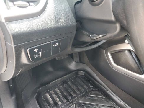 Used 2015 Hyundai Veloster image 24