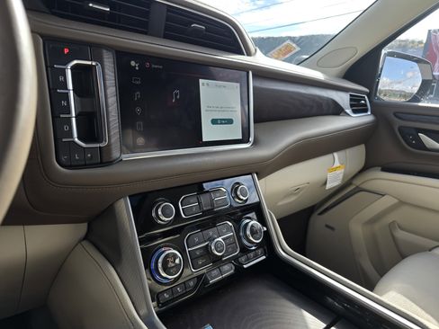 Used 2022 GMC Yukon XL Denali w/ Denali Ultimate Package AWD/4WD image 28