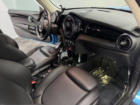 Used 2019 MINI Cooper S w/ Signature Upholstery Package image 48