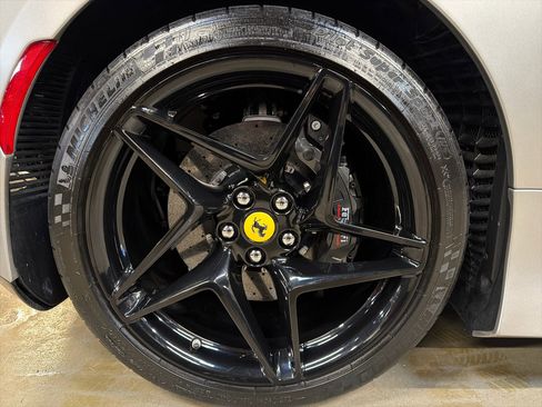 Used 2021 Ferrari F8 Tributo image 20