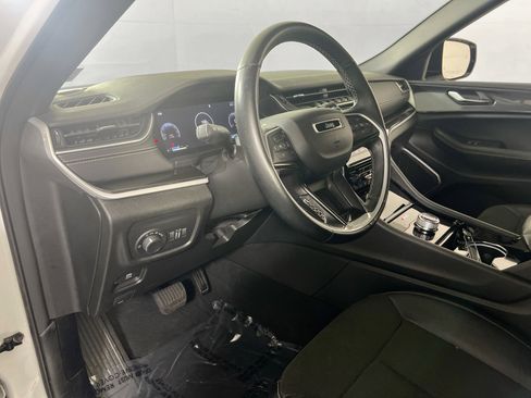 Used 2022 Jeep Grand Cherokee Altitude image 9