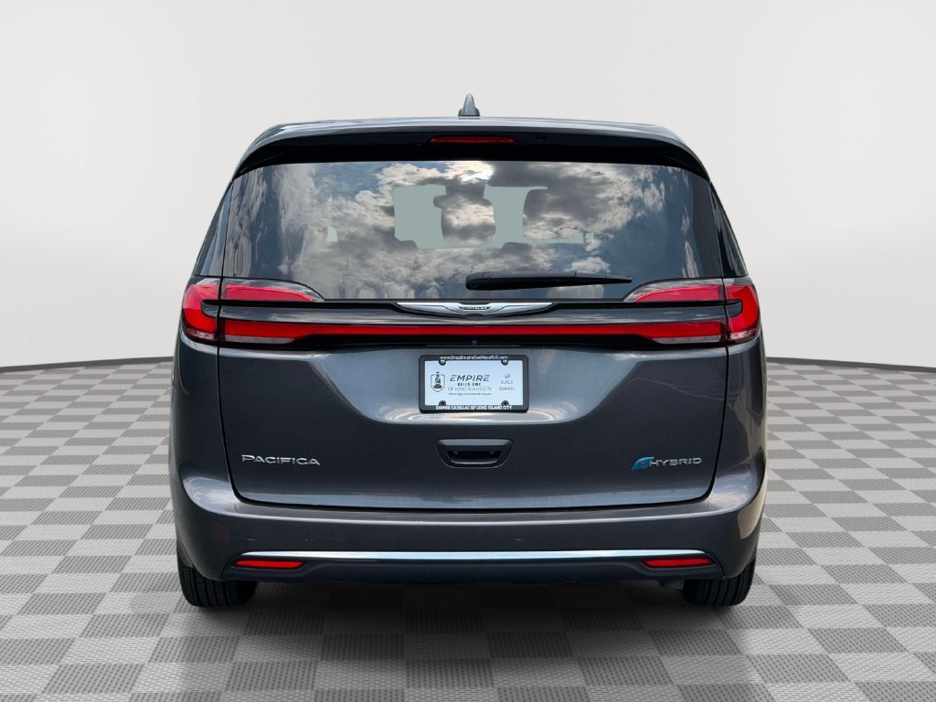 Used 2022 Chrysler Pacifica Touring-L FWD image 6