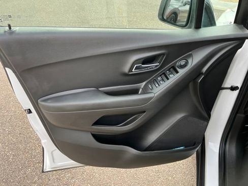 Used 2020 Chevrolet Trax LT w/ Redline Edition image 5