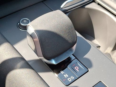 New 2025 Land Rover Discovery S image 13