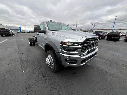 New 2026 RAM 5500 4x4 Regular Cab image 4