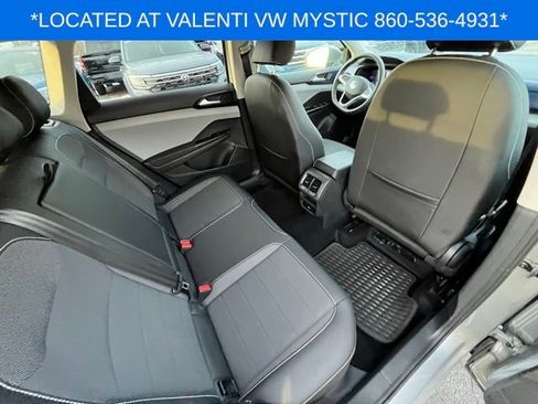 Certified 2022 Volkswagen Taos SE image 16