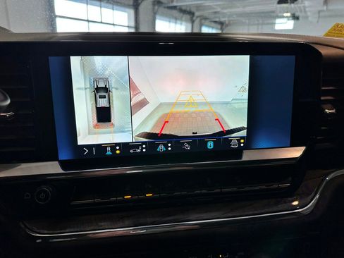 Used 2025 Chevrolet Silverado 2500 LTZ w/ LTZ Convenience Package image 10