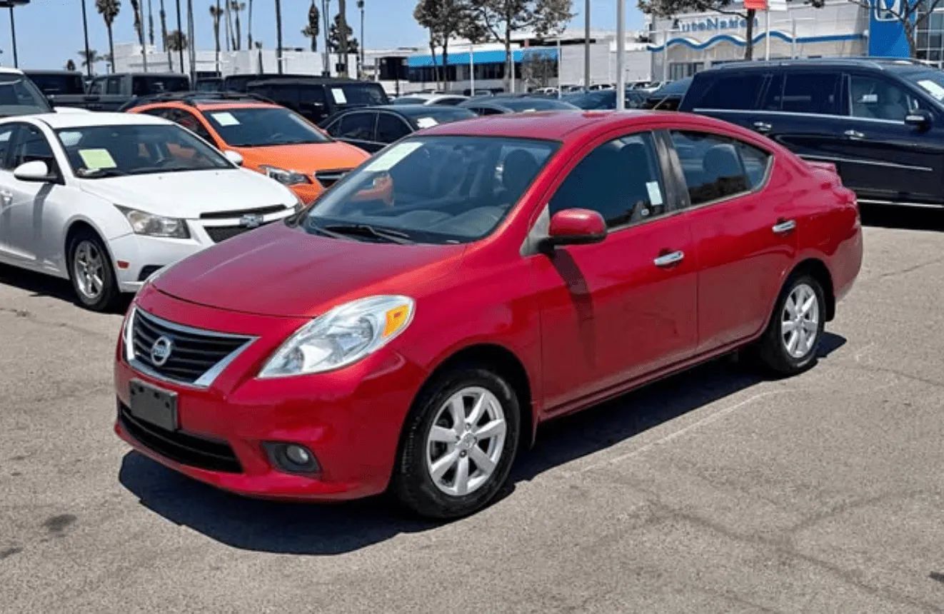 Used 2014 Nissan Versa SV w/ Convenience Package FWD image 3