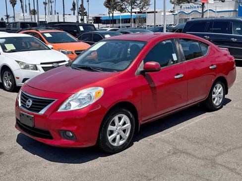 Used 2014 Nissan Versa SV w/ Convenience Package FWD image 3