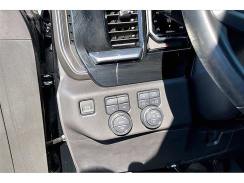 Used 2024 Chevrolet Silverado 1500 LT Trail Boss w/ LT Trail Boss Premium Package AWD/4WD image 12