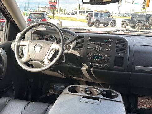 Used 2011 Chevrolet Silverado 2500 LT w/ Interior Plus Package AWD/4WD image 75