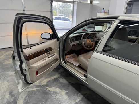 Used 2004 Mercury Grand Marquis LS RWD image 8